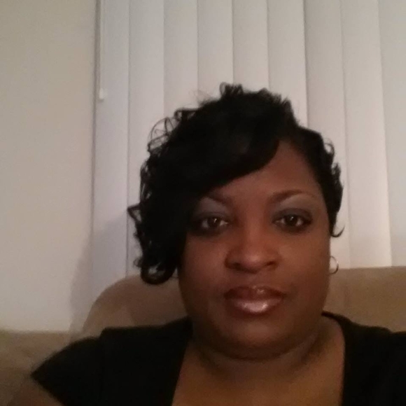 Meet your Posher, Loretta - Picture 1 of 1